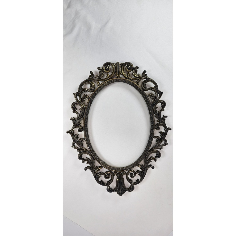 Vintage Ornate Gold Tone Oval Picture Frame Made in Italy Baroque Style